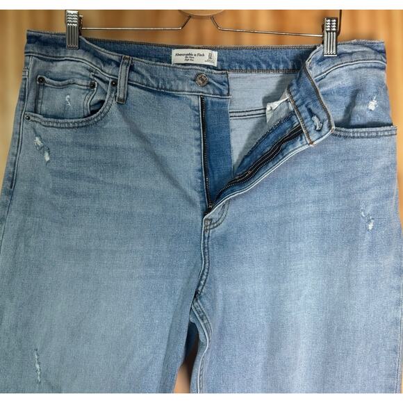 Abercrombie & Fitch High Rise Mom Jeans Light Wash Distressed Ripped Size 33/16 - Picture 3 of 10
